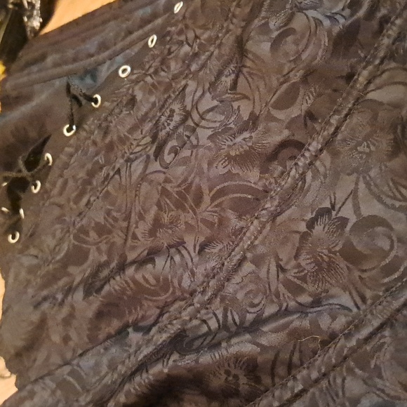 Vintage style Corset with lace bottom - Picture 5 of 6